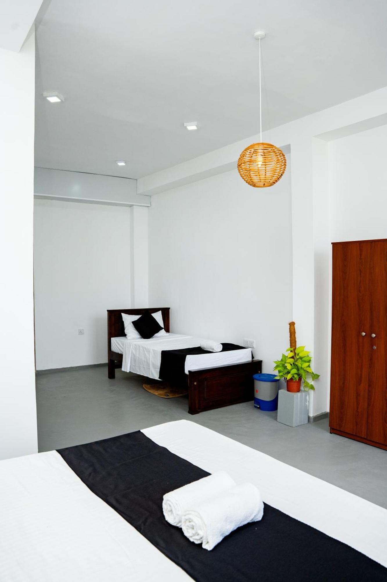 Regal Heights Hotel 韦利格默 外观 照片