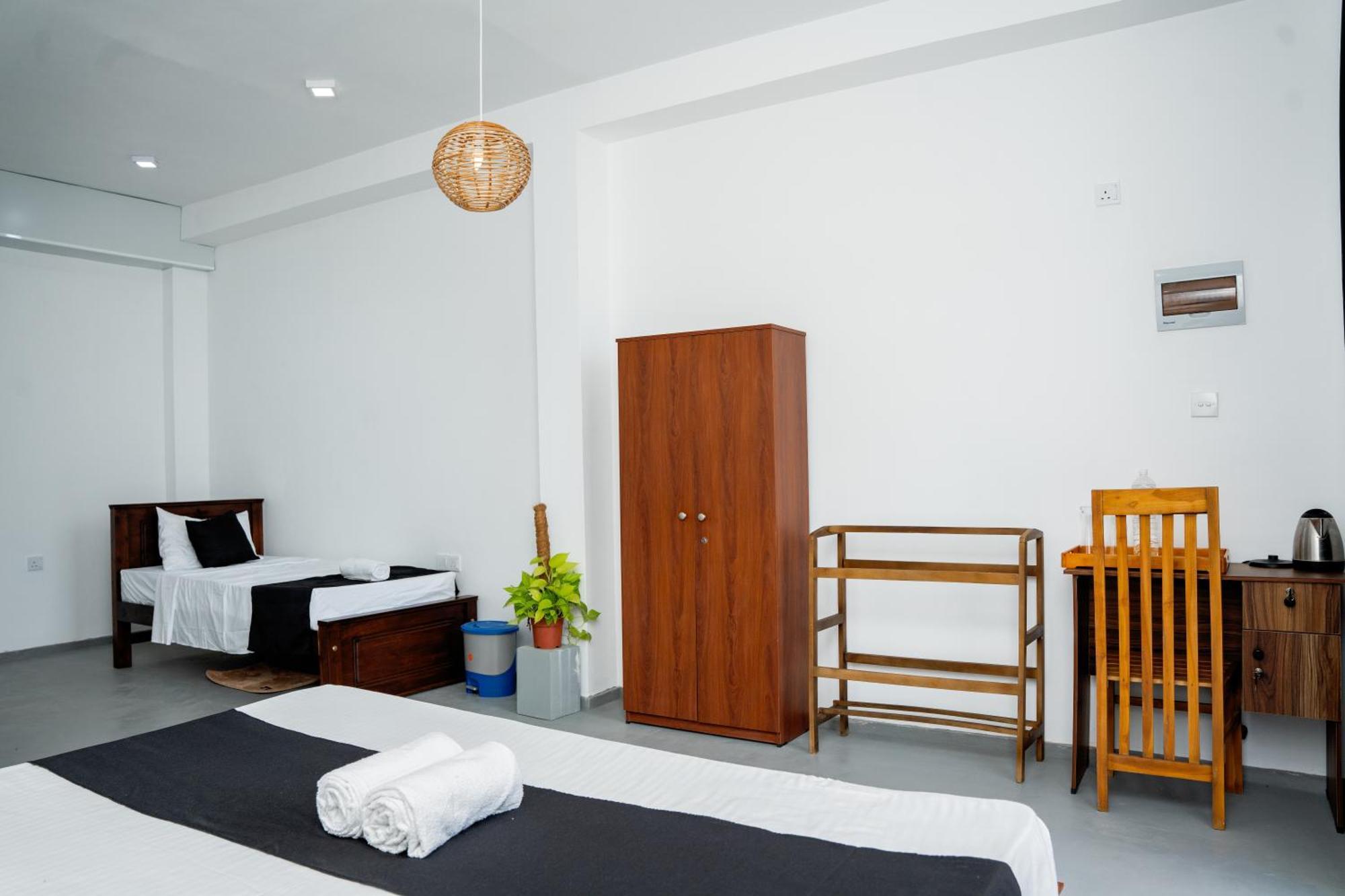 Regal Heights Hotel 韦利格默 外观 照片