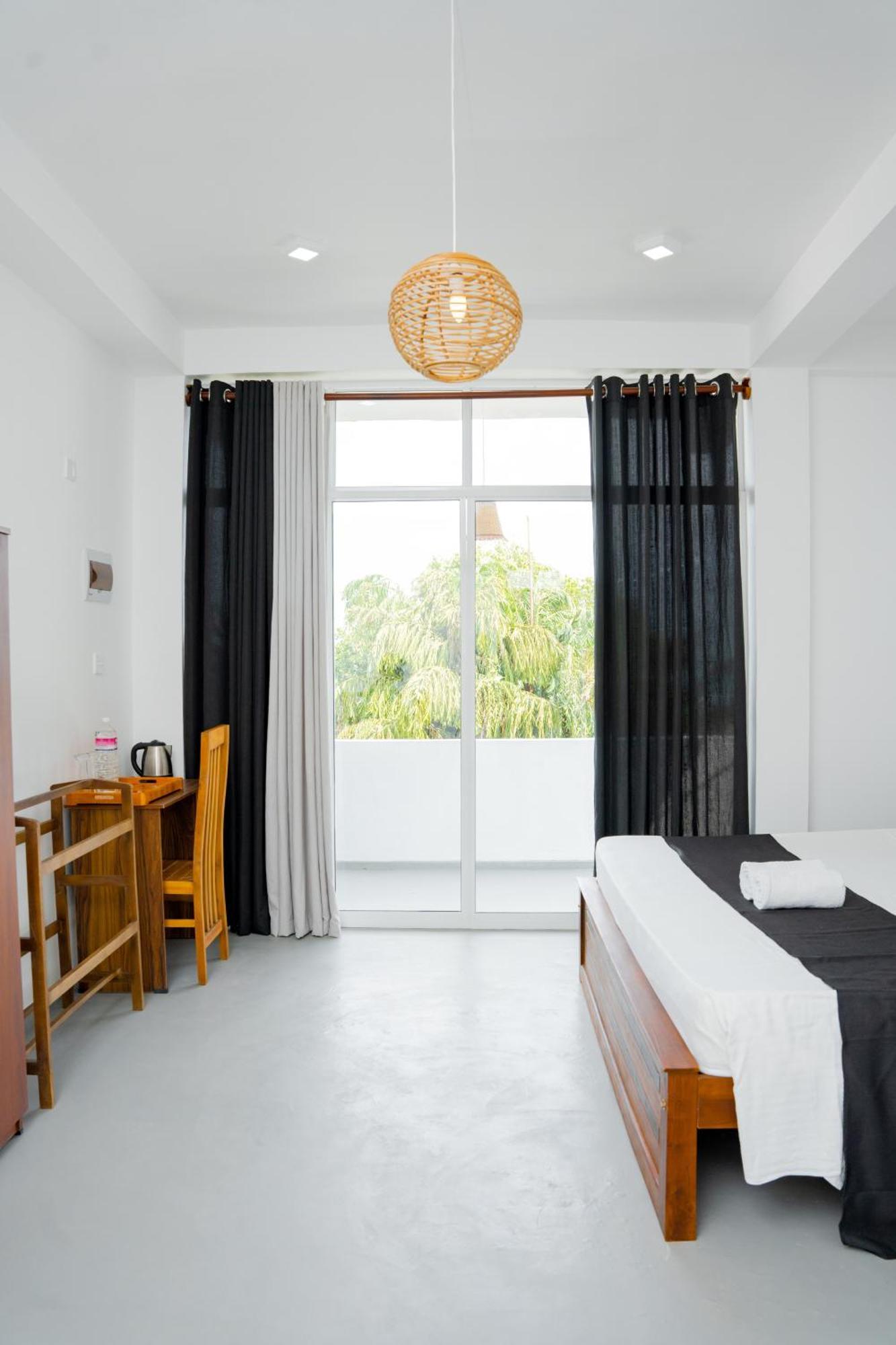 Regal Heights Hotel 韦利格默 外观 照片