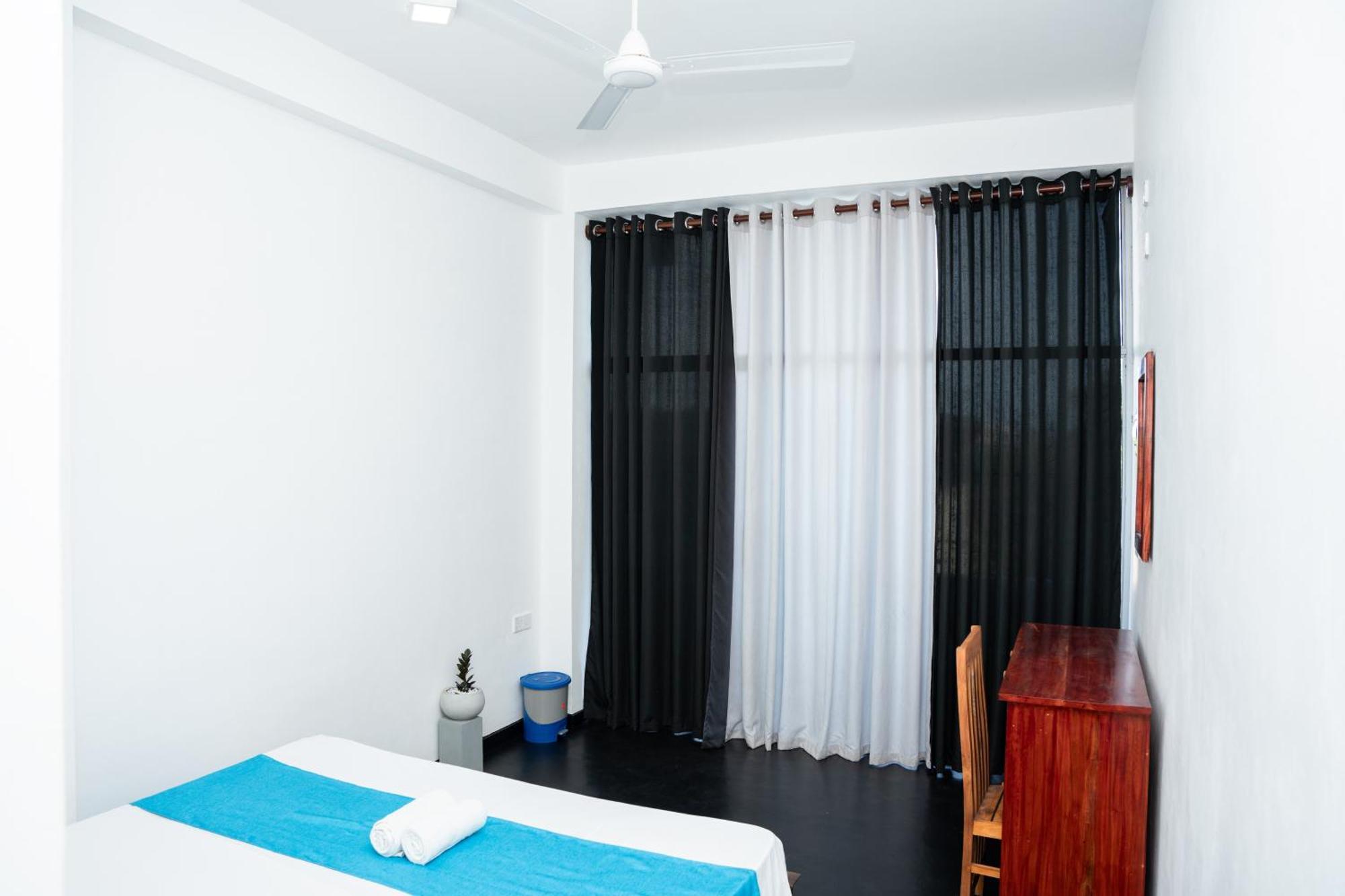 Regal Heights Hotel 韦利格默 外观 照片