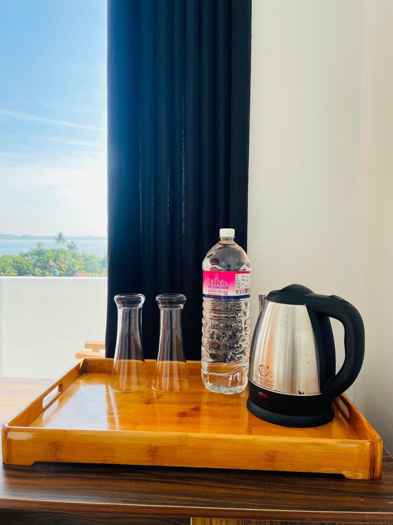 Regal Heights Hotel 韦利格默 外观 照片